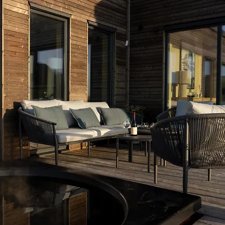 Lofoten Arctic - Sea View, Jacuzzi & Sauna 別荘 *