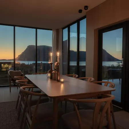 Lofoten Arctic - Sea View, Jacuzzi & Sauna Lyngværet