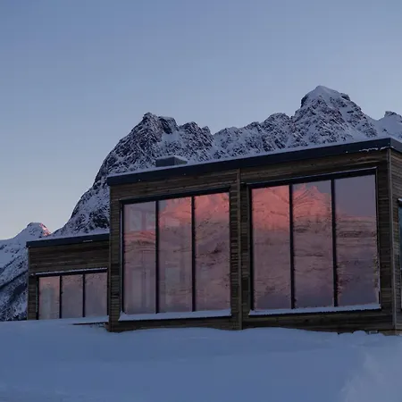 Lofoten Arctic - Sea View, Jacuzzi & Sauna 別荘 Lyngværet