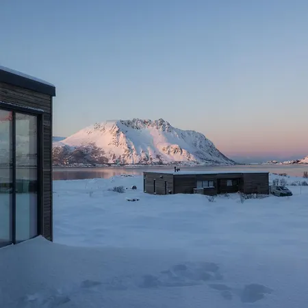 Lofoten Arctic - Sea View, Jacuzzi & Sauna * Lyngværet