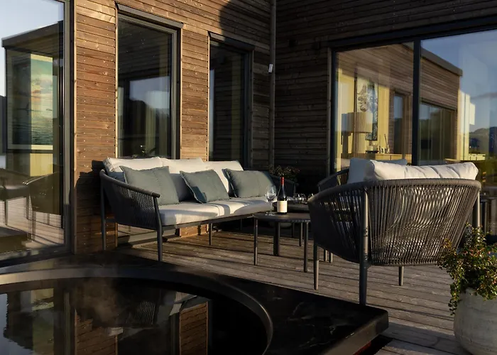 Lyngvaer Arctic - Jacuzzi & Sauna - No 14 بيت للعطل *