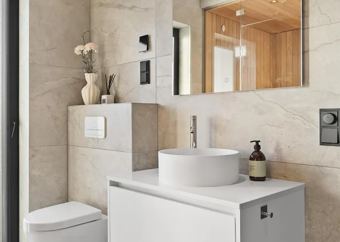 Lyngvaer Arctic - Jacuzzi & Sauna - No 14 بيت للعطل Lyngværet