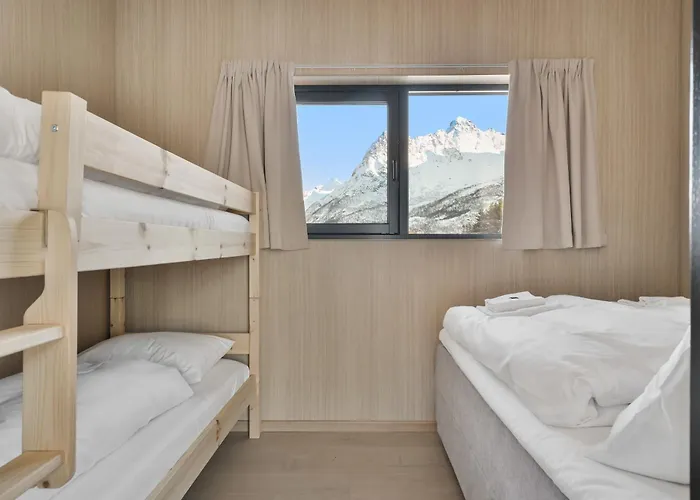 Lyngvaer Arctic - Jacuzzi & Sauna - No 14 بيت للعطل