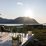 Lyngvaer Arctic - Jacuzzi & Sauna - No 14