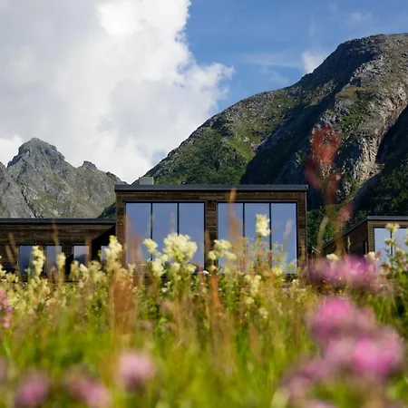 Lofoten Arctic - Sea View, Jacuzzi & Sauna Lyngværet