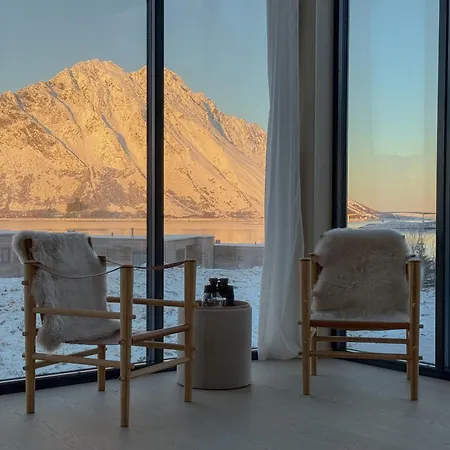 Lofoten Arctic - Sea View, Jacuzzi & Sauna Tatil Evi Lyngværet