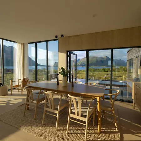 Tatil Evi Lofoten Arctic - Sea View, Jacuzzi & Sauna