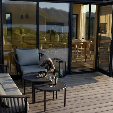 Lofoten Arctic - Sea View, Jacuzzi & Sauna Lyngværet