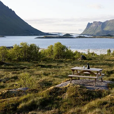 Lofoten Arctic - Sea View, Jacuzzi & Sauna