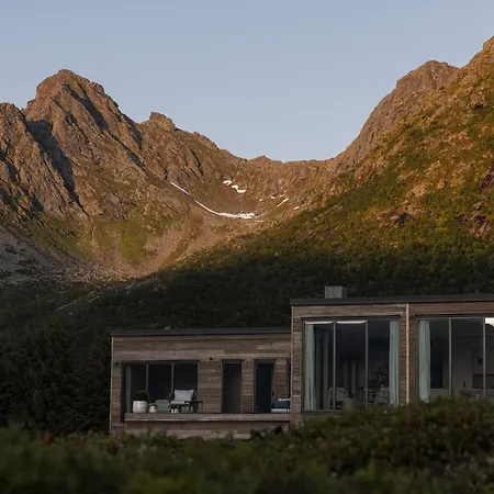 Lofoten Arctic - Sea View, Jacuzzi & Sauna Lyngværet
