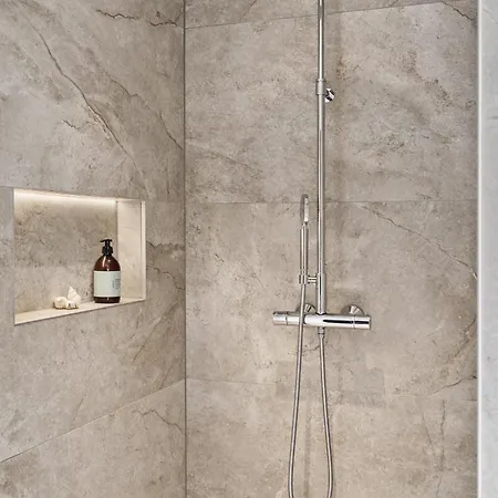 Lofoten Arctic - Sea View, Jacuzzi & Sauna Lyngværet