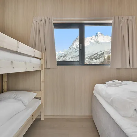 Lofoten Arctic - Sea View, Jacuzzi & Sauna Tatil Evi