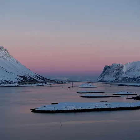 Lofoten Arctic - Sea View, Jacuzzi & Sauna Tatil Evi